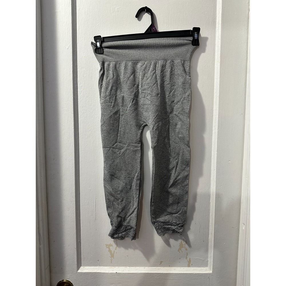 Zenana Heather Grey Lace Bottom Capris in L/XL NWOT